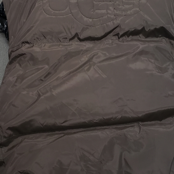 Womans ugg puffer vest with fur collar - Picture 2 of 2